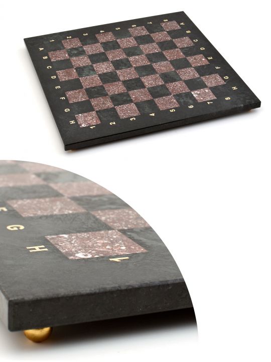 Шахматная доска «Классическая» каменная с ножками тёмно-бордовая 38x38 см