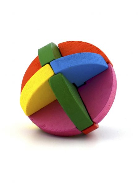 Головоломка «Разноцветный мяч» дерево